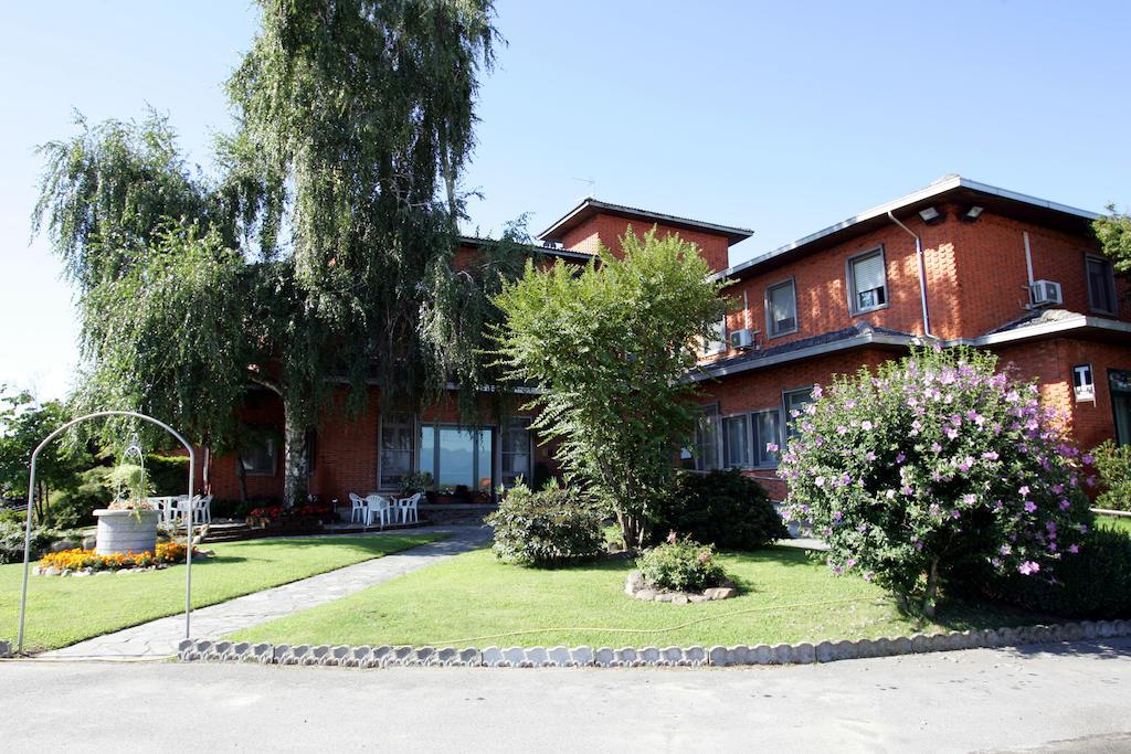 Hotel Ristorante Paladini Carisio ภายนอก รูปภาพ