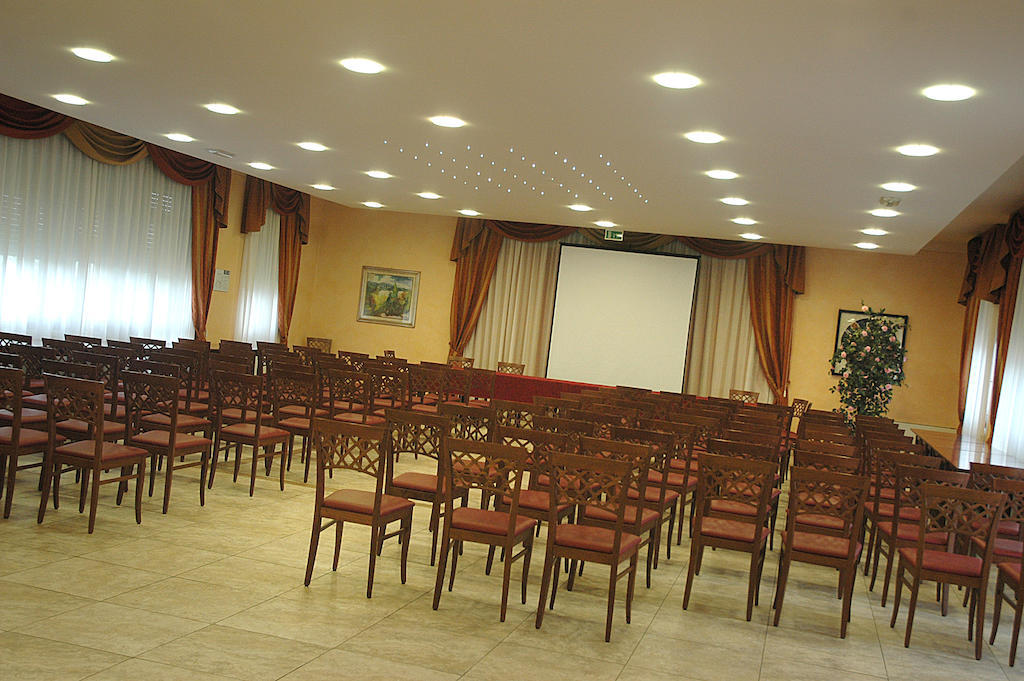 Hotel Ristorante Paladini Carisio ภายนอก รูปภาพ