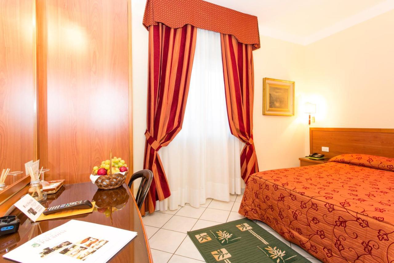 Hotel Ristorante Paladini Carisio ภายนอก รูปภาพ