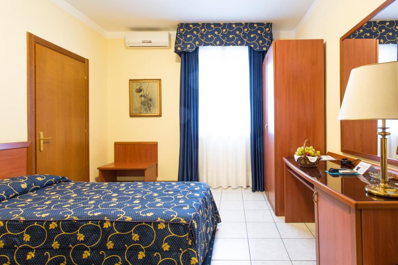 Hotel Ristorante Paladini Carisio ภายนอก รูปภาพ