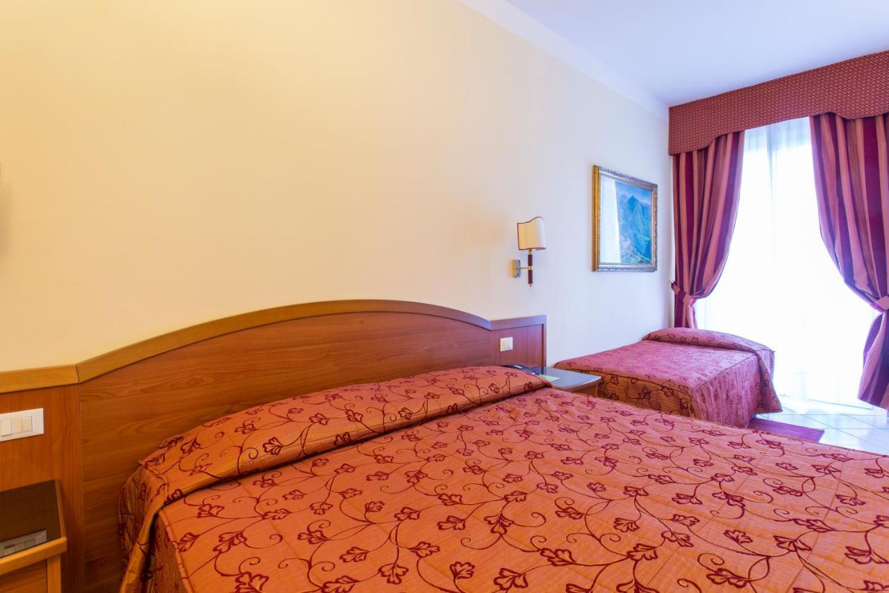 Hotel Ristorante Paladini Carisio ภายนอก รูปภาพ