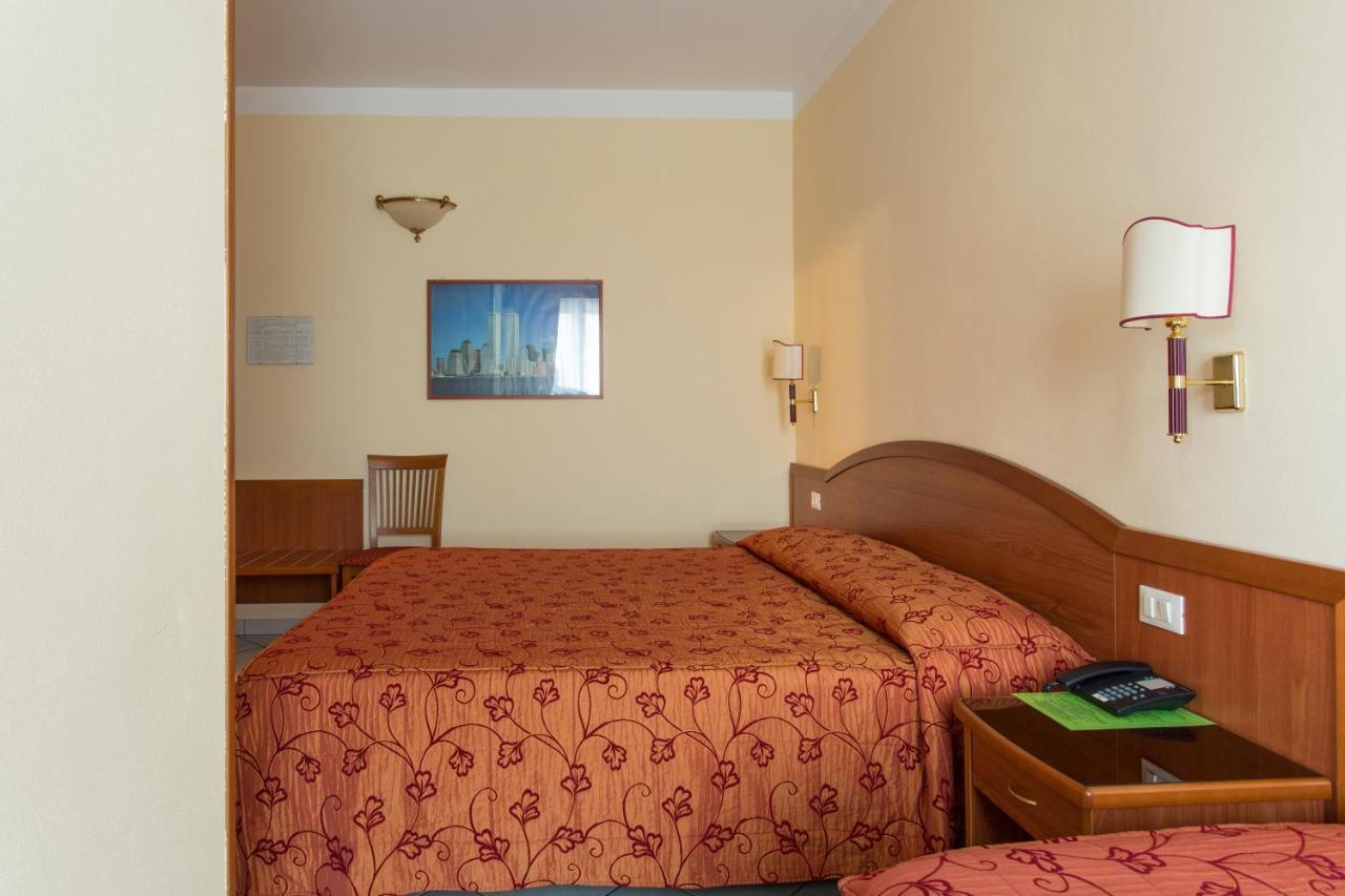 Hotel Ristorante Paladini Carisio ภายนอก รูปภาพ