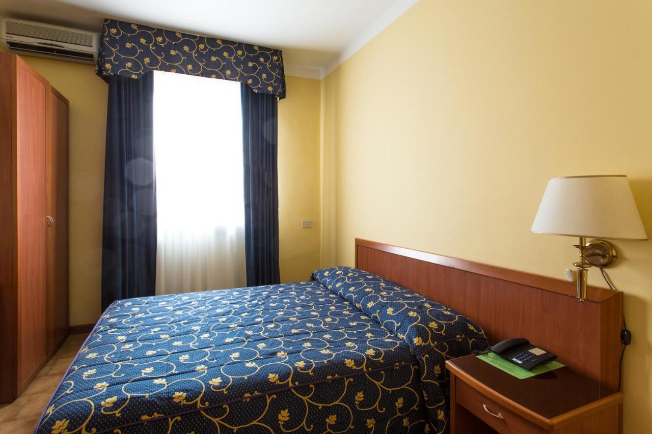 Hotel Ristorante Paladini Carisio ภายนอก รูปภาพ