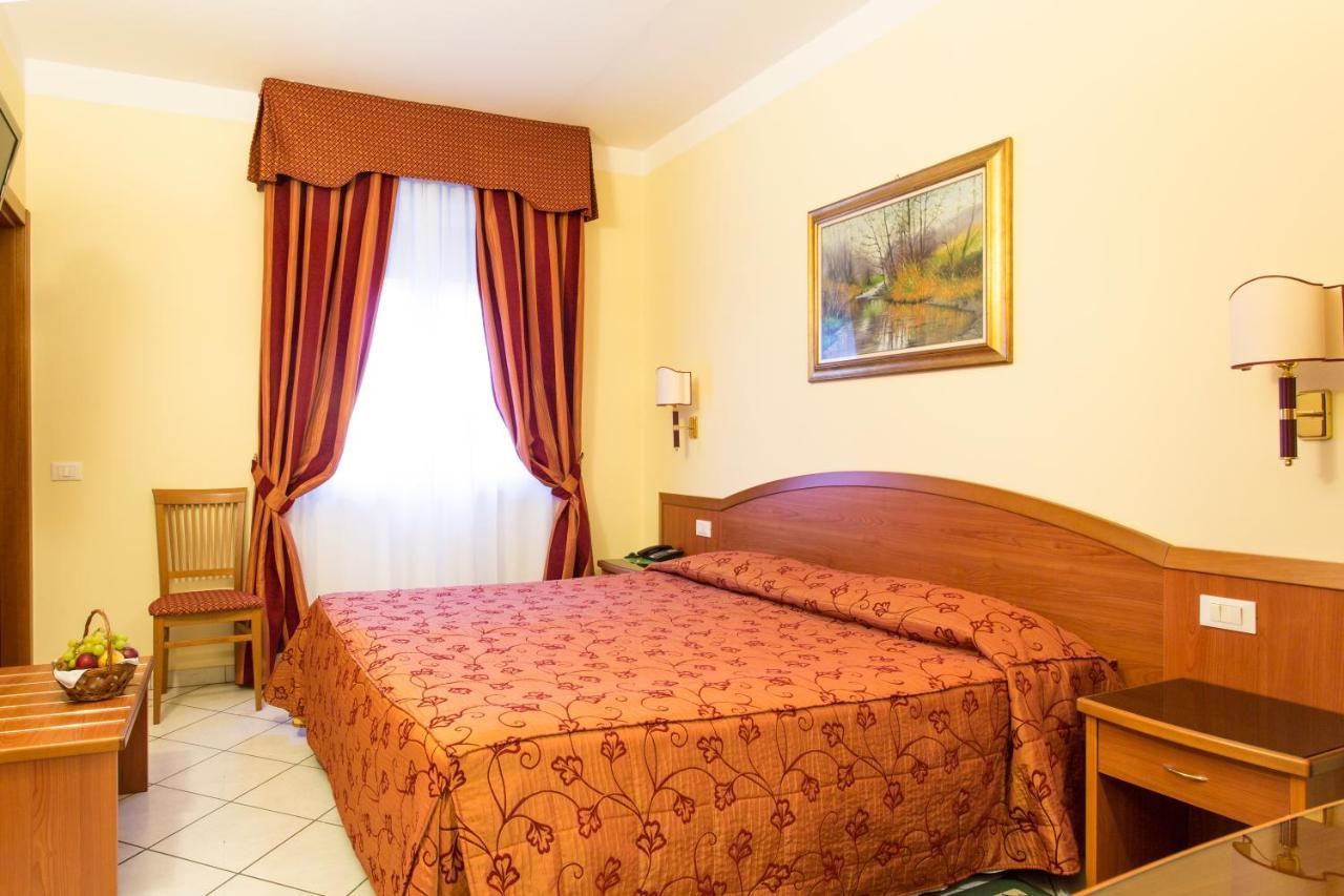 Hotel Ristorante Paladini Carisio ภายนอก รูปภาพ