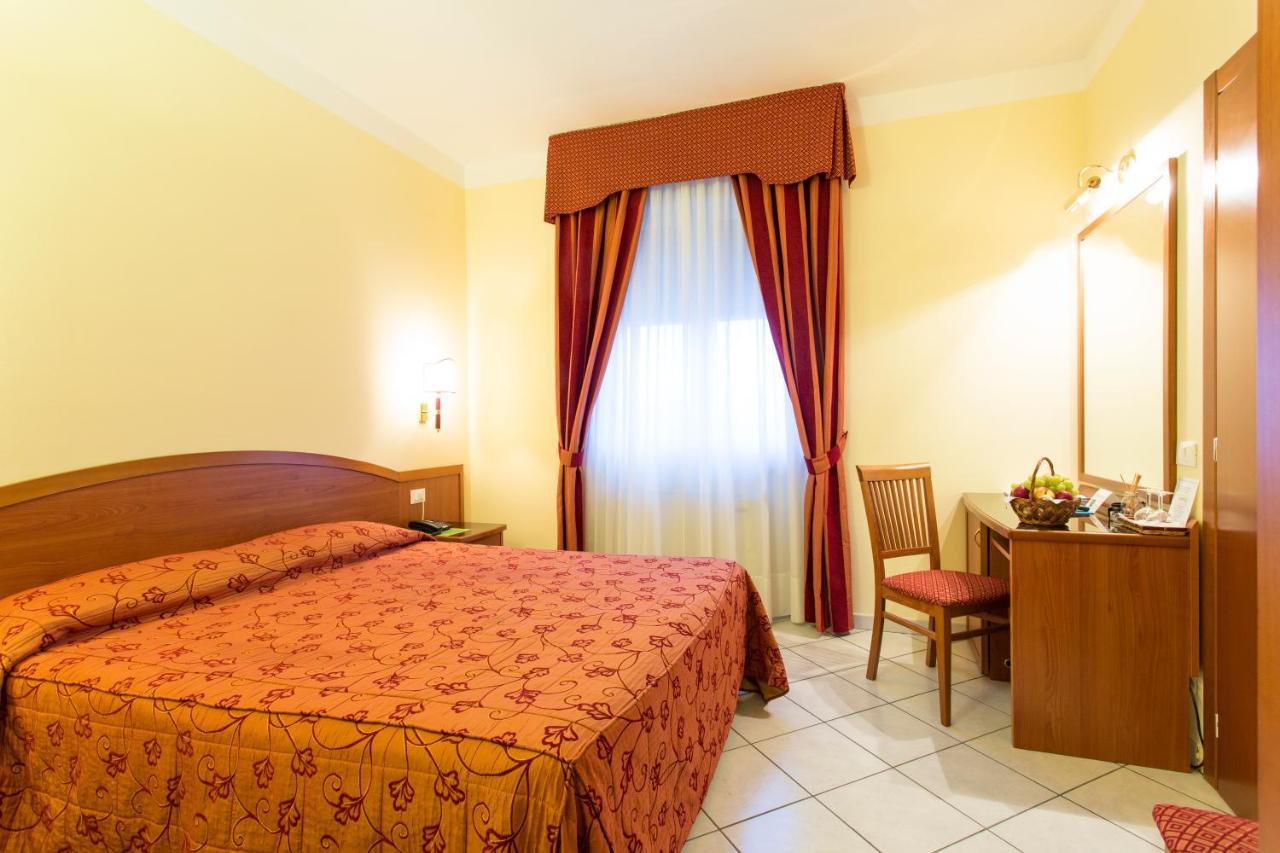 Hotel Ristorante Paladini Carisio ภายนอก รูปภาพ